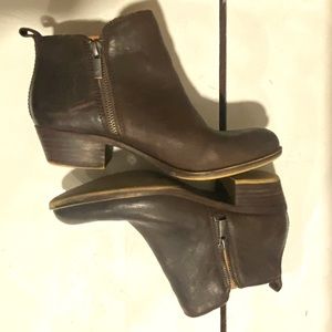 LUCKY BRAND “Basel Bootie”, brown, leather Chelsae style booties, brown, zipper